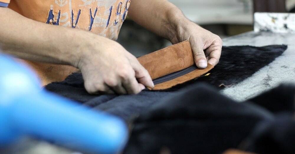 Leather Manufacturing still plays an important role in the manufacturing industry, from producing leather to using leather to make your products. In this article, we’re going to take an in-depth look into the industry, real leather, faux leather, and the tools you can use to reduce the amount of waste you produce.