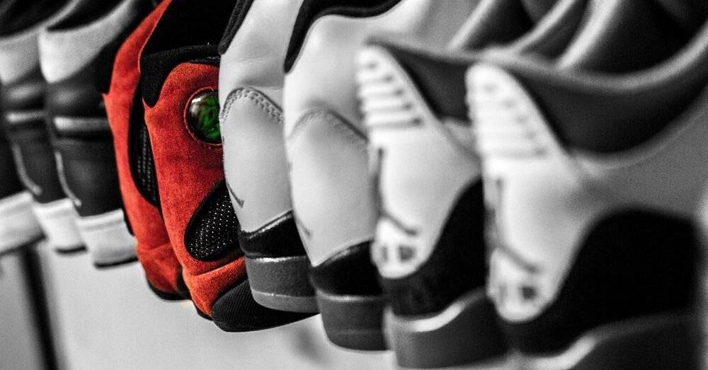 Many manufacturers might tell you that negative inventory is a problem that’s going to occur enough times that you might as well embrace it. However, the unfortunate truth is that it's a sign of bad management. That’s why we’ve looked into negative inventory, how to identify it and remove it from your processes.