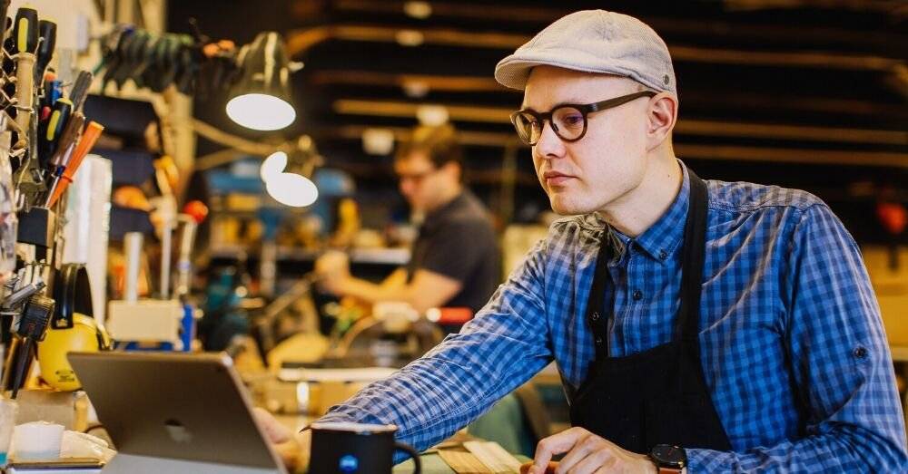 In this article, we look into the 10 ways you can improve your Shop floor scheduling and the best tools for the job.
